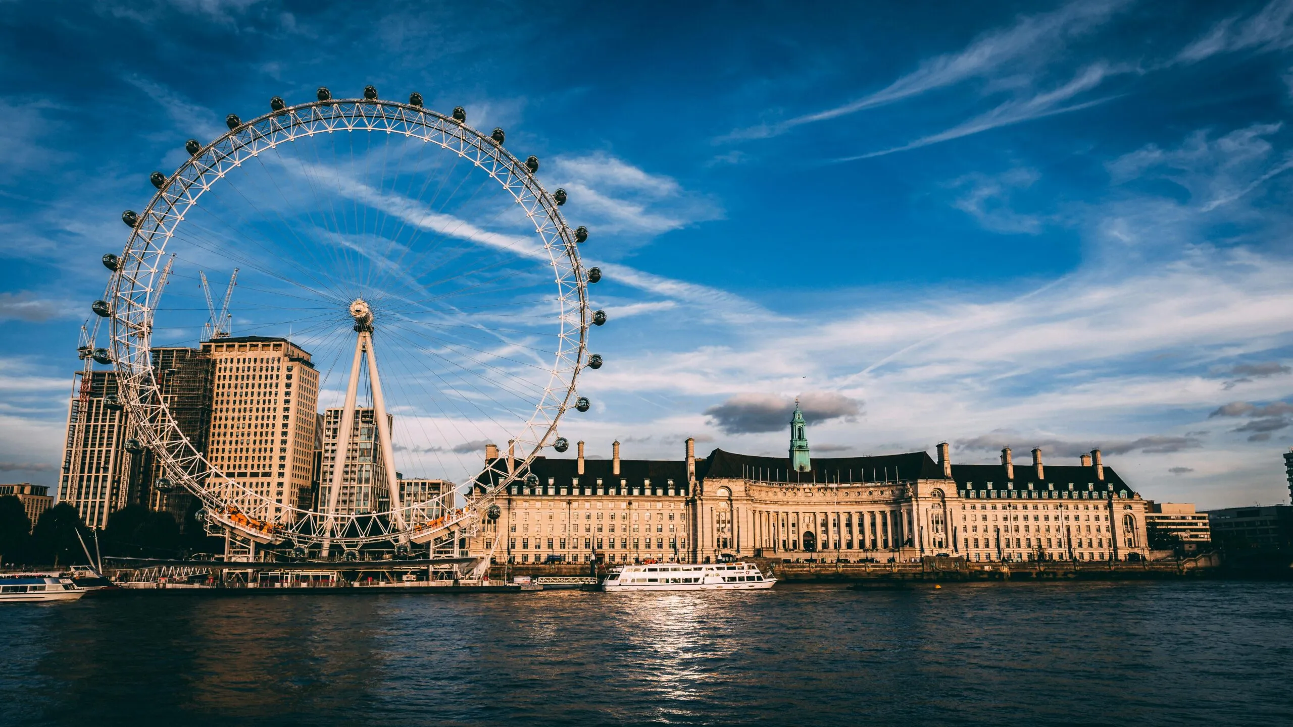 London eye on Thames