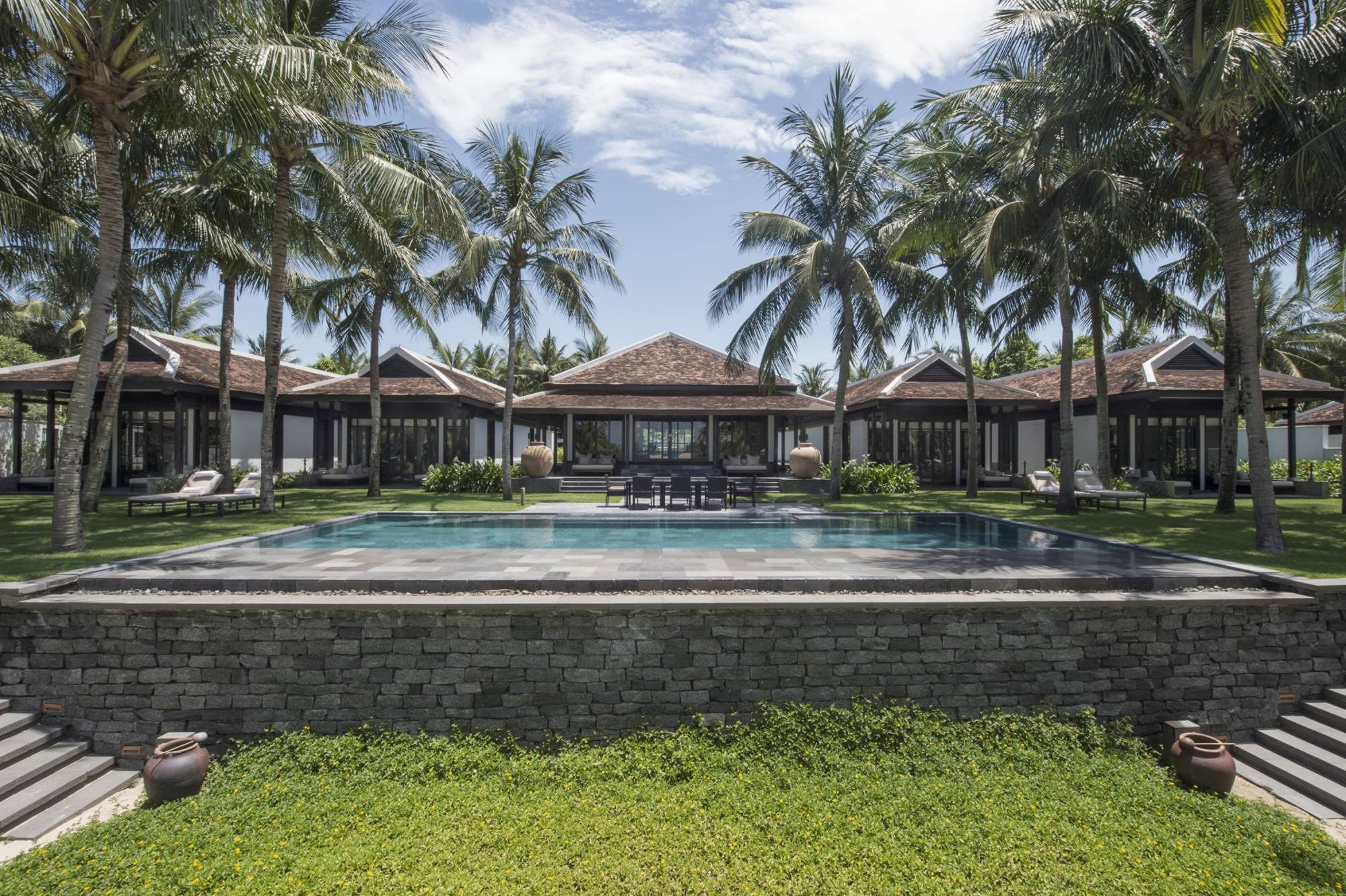 Villas with pool and staircase to nature