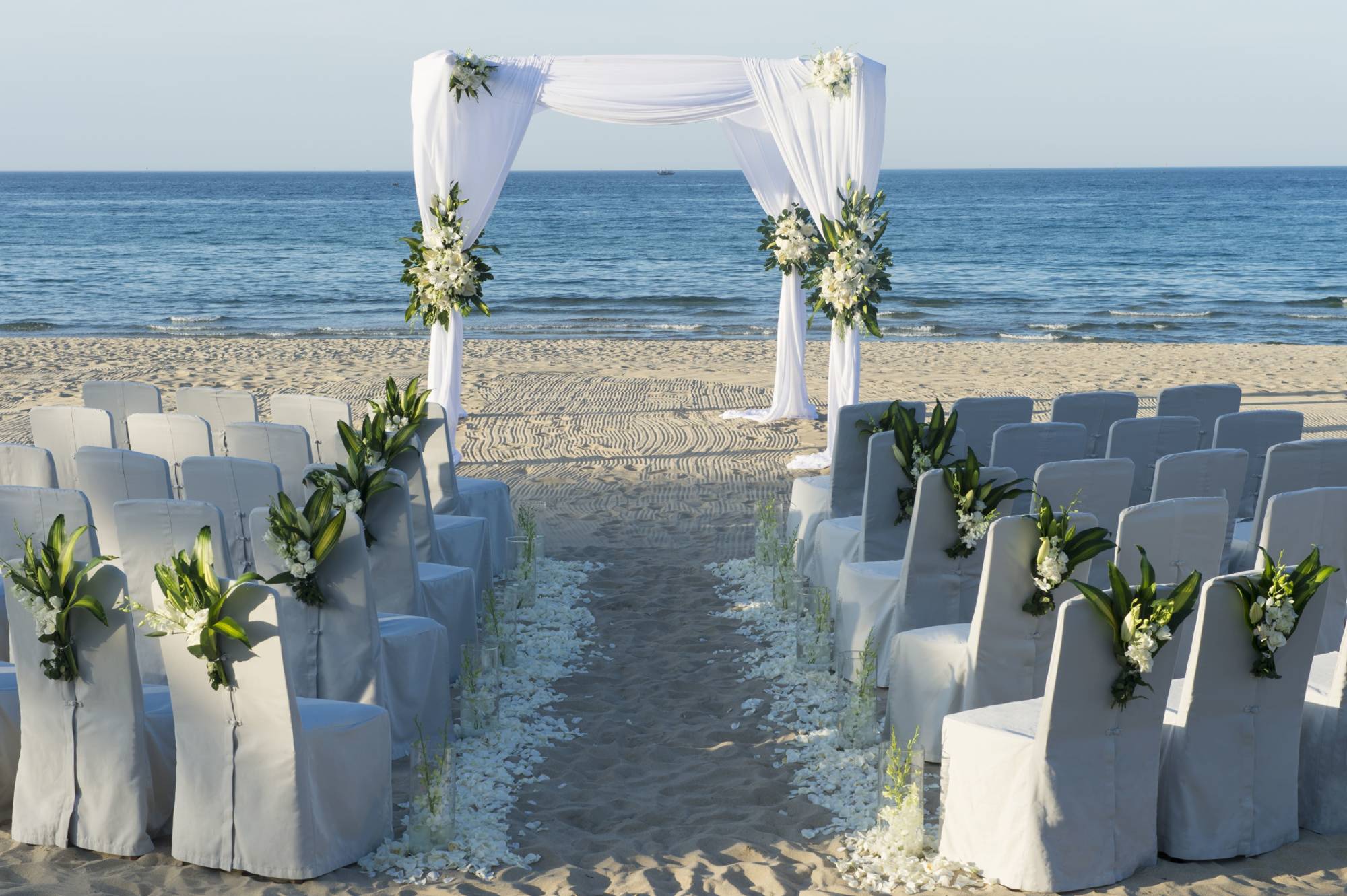 Stunning wedding ceremony on the beach