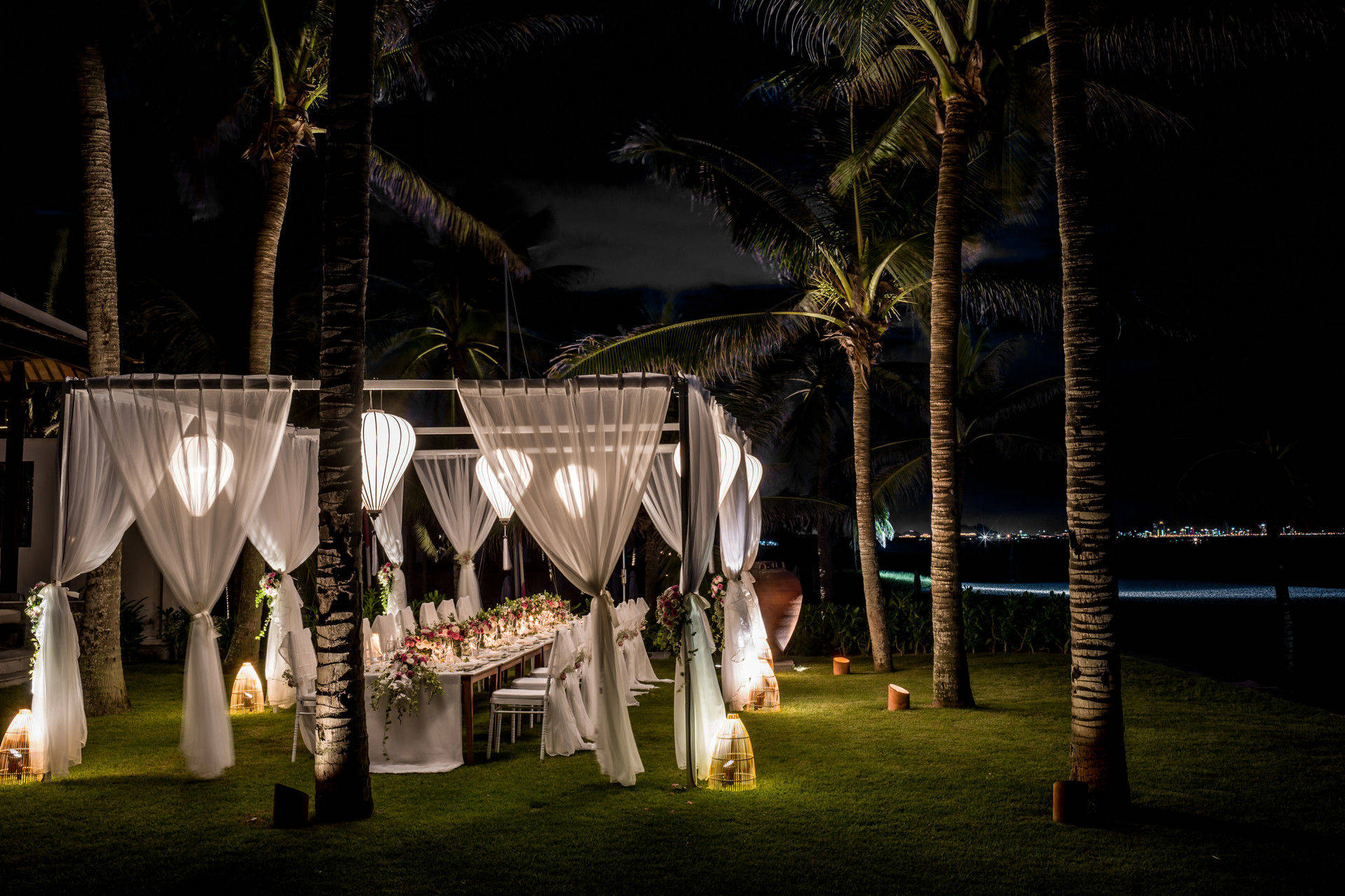 Cosy outdoor wedding reception next to sea