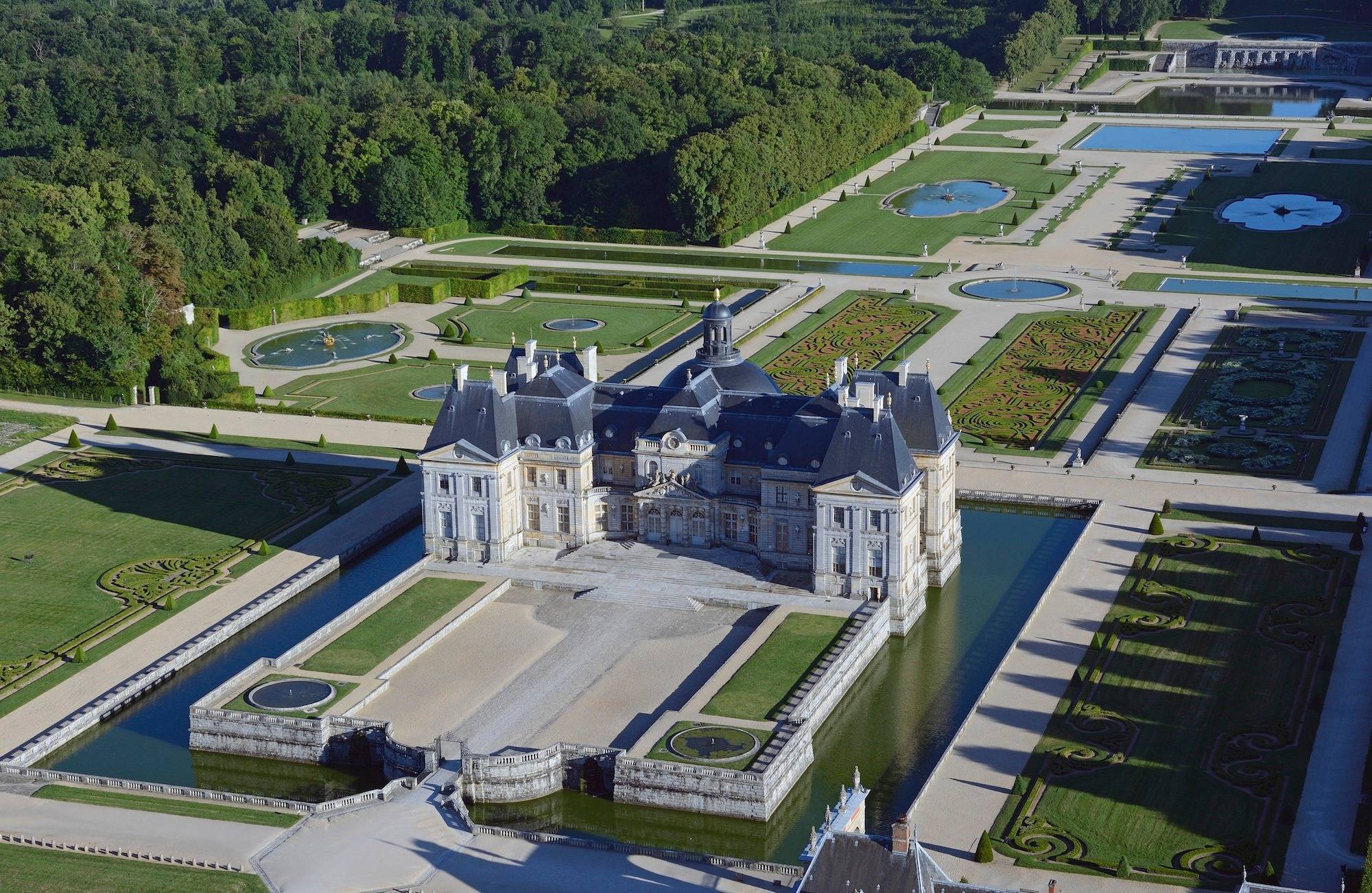 Exquisite French Chateau - outside Paris Venues in Overseas