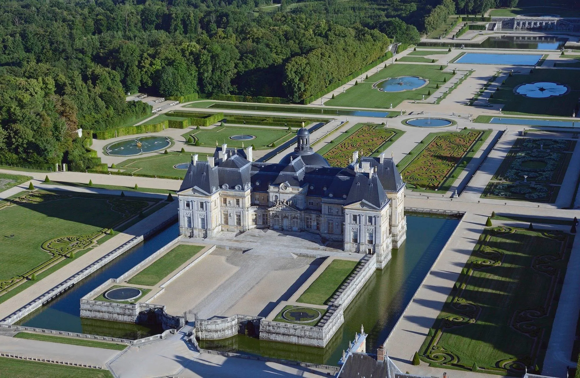 Exquisite French Chateau - outside Paris Venues in Overseas